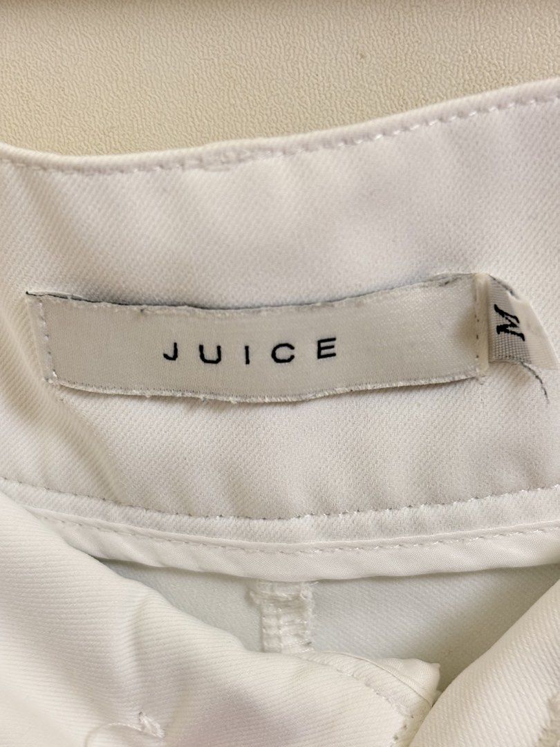 White High-Waisted Pleated Wide Leg Pants (Category: Other Bottoms) located in Makati City. Submitted by rinadeclutters (Listing ID 1449807641, Image 3). Description: 💌 Please message before buying! - brand: JUICE - colour: white - size: medium - high waisted - pleated wide leg 💰 MOP: GCash or bank transfer 📦 Shipping fee will be shouldered by buyer.