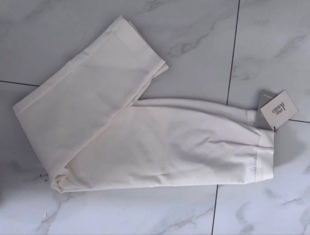 WHITE PANTS LOVE BONITO XS (Category: Jeans) located in Manila. Submitted by decluterthings888 (Listing ID 1449770309, Image 1). Description: .