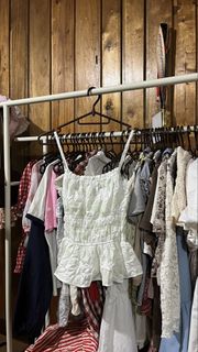(Category: ) located in . Submitted by dainty.hercloset (Listing ID 1444213790, Image 1). Description: .