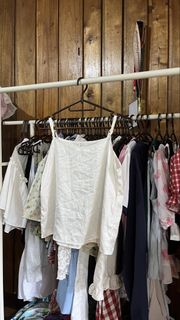 (Category: ) located in . Submitted by dainty.hercloset (Listing ID 1445740862, Image 1). Description: .
