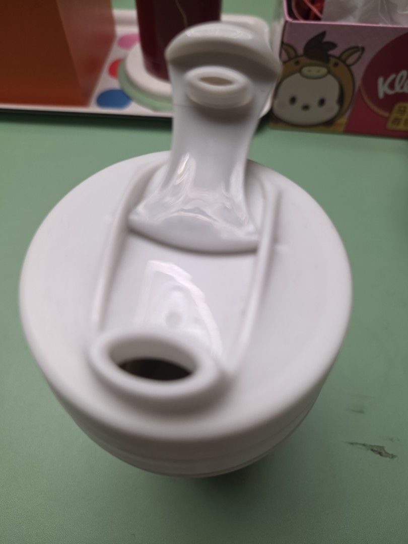 White Water Bottle Lid with Handle510150653992642561