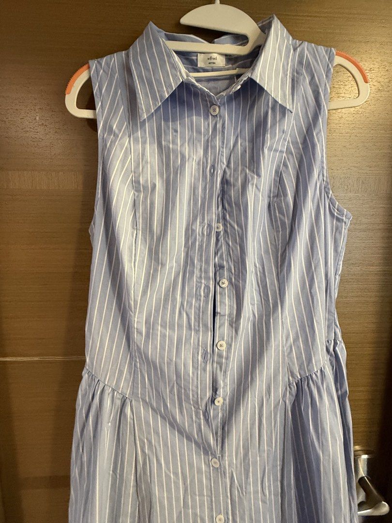 Wilfred Aritzia Blue Striped Sleeveless Shirt Dress Size 10 （分類：連身裙）位於 Hong Kong。 由 marketplacenow 提交（商品編號 1449917011，圖片 1）。簡介： Blue and white striped sleeveless shirt dress from Wilfred Aritzia. Button-up front. Midi length with a flared hem. Great for casual wear or dressing up.。