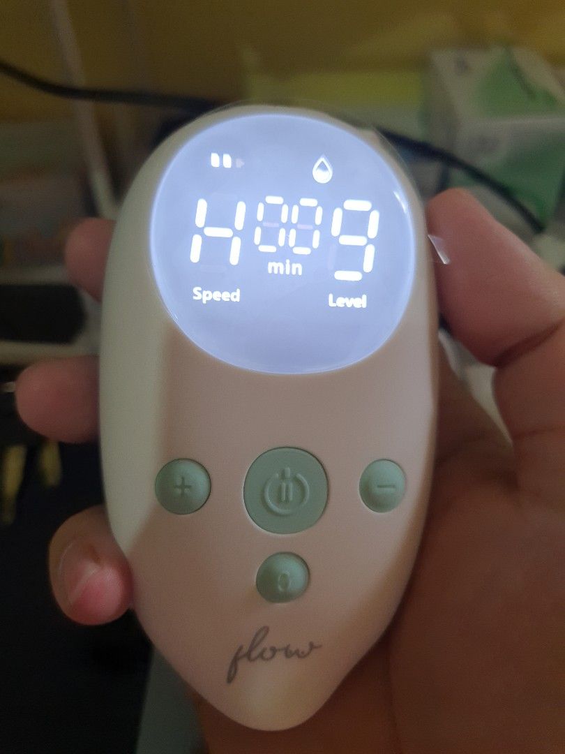 X5 Flow Wearable Breast Pump (Category: Breastfeeding & Bottle Feeding) located in Manila. Submitted by zeyon360 (Listing ID 1449925112, Image 2). Description: -never been used. nawalan na ng milk si mother before pansiya nagamit. opened only for testing. - X5 Flow wearable breast pump - Includes all parts shown: flange, motor, tubes, charging adapter - Ideal for on-the-go pumping - User-friendly and easy to clean.