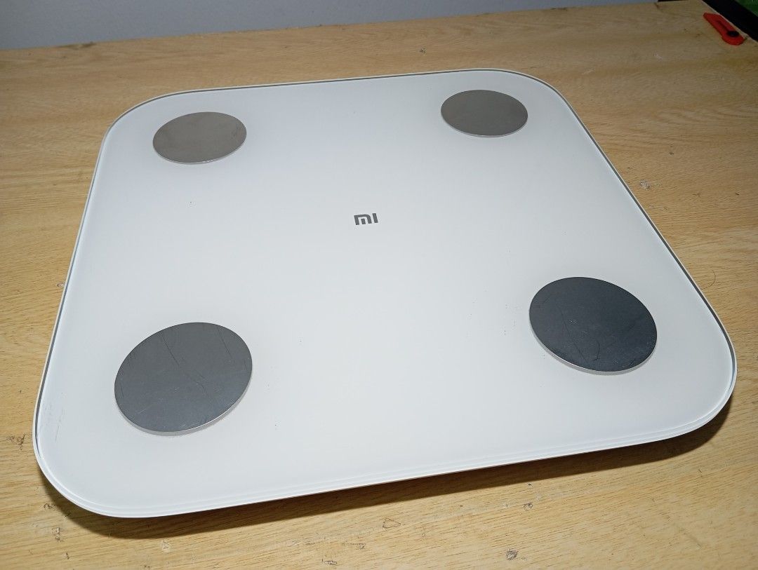 Xiaomi Body Fat Scale 2 (Category: Health Monitors & Weighing Scales) located in Kota Bharu. Submitted by mhakeems (Listing ID 1449760506, Image 3). Description: - Sleek white Xiaomi Smart Scale - Premium glass top design - Four metal contact points for comprehensive body composition analysis - Clear LED display for weight readings - Powered by convenient AAA batteries - Ideal for monitoring and achieving your fitness goals.