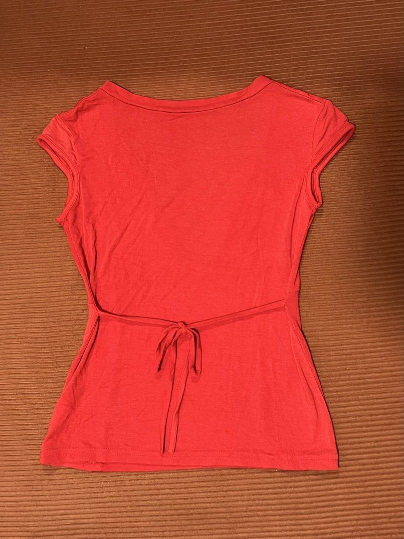 Y2K Cherry Red Deep V-Neck Cap Sleeve Top with Back Tie (Category: Shirts) located in Manila. Submitted by dxcluttering (Listing ID 1449809286, Image 2). Description: Giving Carry Bradshaw fr SATC!! 🍒 So flattering snatches your waist Pefect paired with a midi skirt and kitten heels 🙂‍↕️👌 Fits XS-S Used once 📍Sampaloc, Manila Sf c/o buyer.