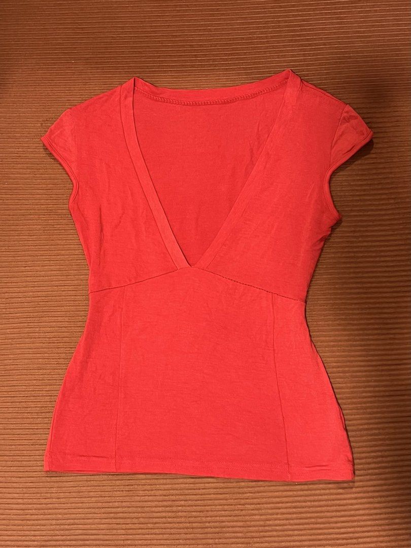 Y2K Cherry Red Deep V-Neck Cap Sleeve Top with Back Tie (Category: Shirts) located in Manila. Submitted by dxcluttering (Listing ID 1449809286, Image 1). Description: Giving Carry Bradshaw fr SATC!! 🍒 So flattering snatches your waist Pefect paired with a midi skirt and kitten heels 🙂‍↕️👌 Fits XS-S Used once 📍Sampaloc, Manila Sf c/o buyer.