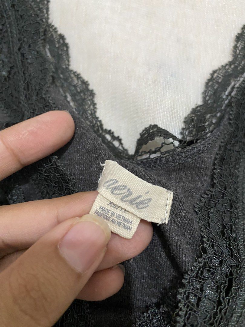 Y2k lace trim tank top (Category: Sleeveless) located in Marilao. Submitted by kyssmarila (Listing ID 1449863193, Image 3). Description: — Size: XS — Condition: 9/10 — Flaws: None .