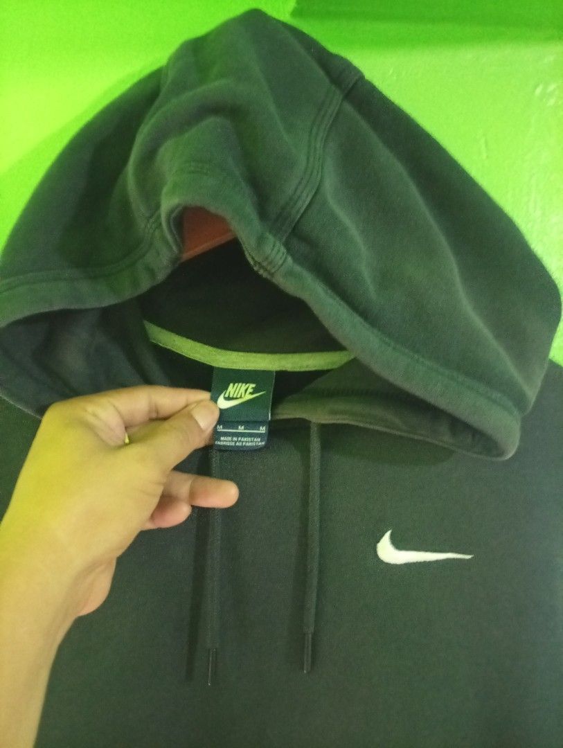 Y2K Nike Full Over Hoodie (Category: Coats, Jackets and Outerwear) located in Manila. Submitted by mojonarchives (Listing ID 1449836217, Image 3). Description: Y2K Nike Full Over Hoodie Size: Medium Dimes:W22xL26.5.