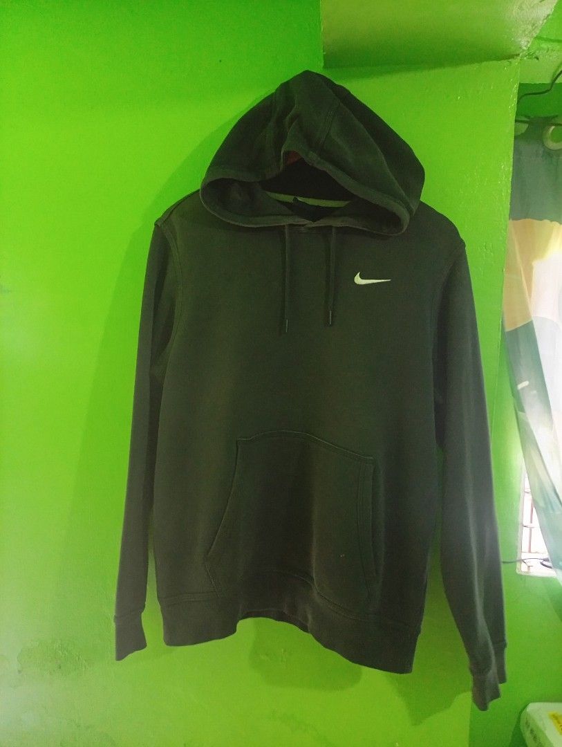 Y2K Nike Full Over Hoodie (Category: Coats, Jackets and Outerwear) located in Manila. Submitted by mojonarchives (Listing ID 1449836217, Image 1). Description: Y2K Nike Full Over Hoodie Size: Medium Dimes:W22xL26.5.