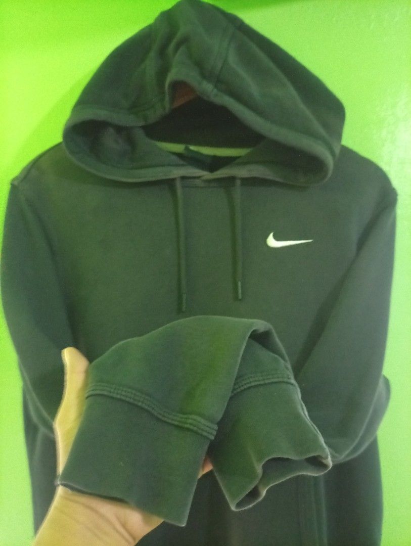 Y2K Nike Full Over Hoodie (Category: Coats, Jackets and Outerwear) located in Manila. Submitted by mojonarchives (Listing ID 1449836217, Image 2). Description: Y2K Nike Full Over Hoodie Size: Medium Dimes:W22xL26.5.