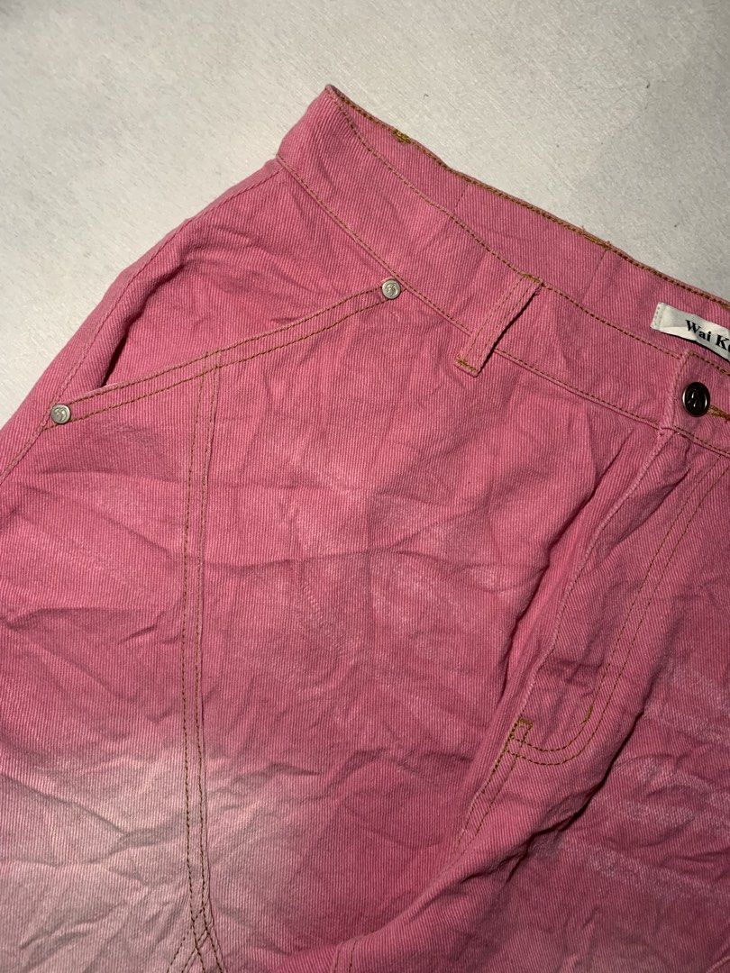 Y2k Pink Baggy jorts (Category: Shorts) located in Manila. Submitted by plasticcase__ (Listing ID 1449751675, Image 3). Description: Waist 32.