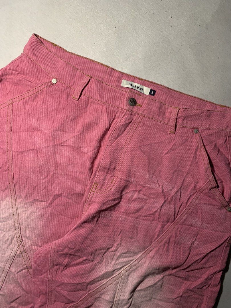 Y2k Pink Baggy jorts (Category: Shorts) located in Manila. Submitted by plasticcase__ (Listing ID 1449751675, Image 2). Description: Waist 32.