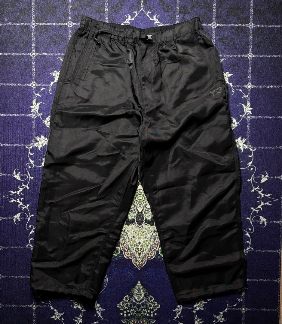 Y-3 Black Technical Trousers (Category: Trousers) located in Valenzuela. Submitted by telagram (Listing ID 1449862114, Image 1). Description: .