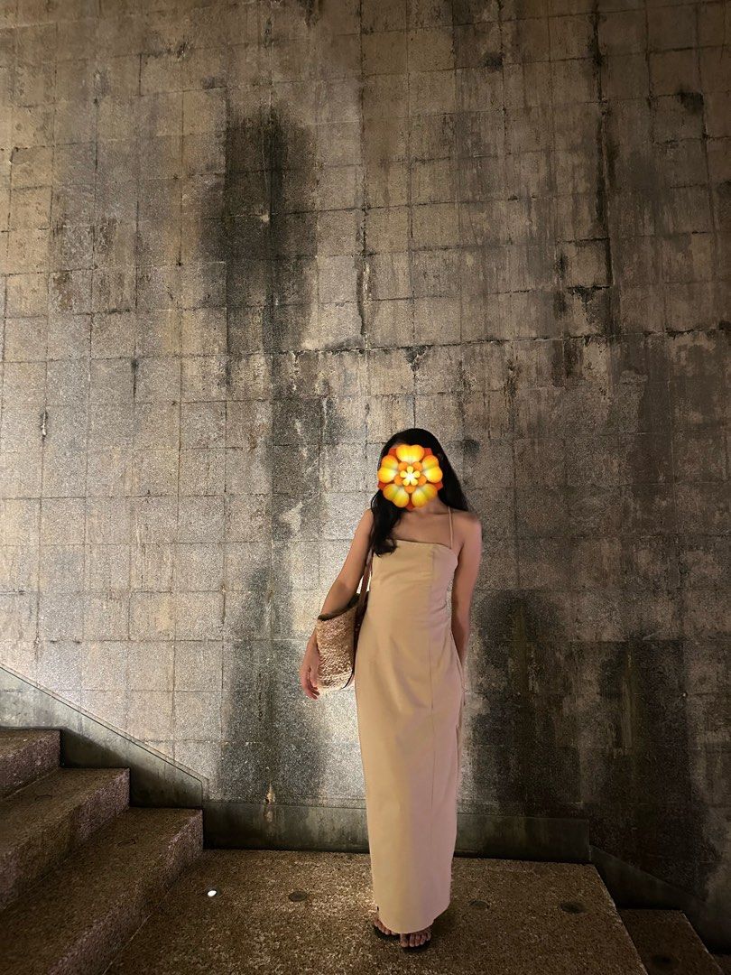 Zara Beige Dress (Category: Dresses) located in Tuguegarao City. Submitted by cookiepie144 (Listing ID 1449939121, Image 2). Description: PM for more photos Size S Issue: na rip yung sa may slit .