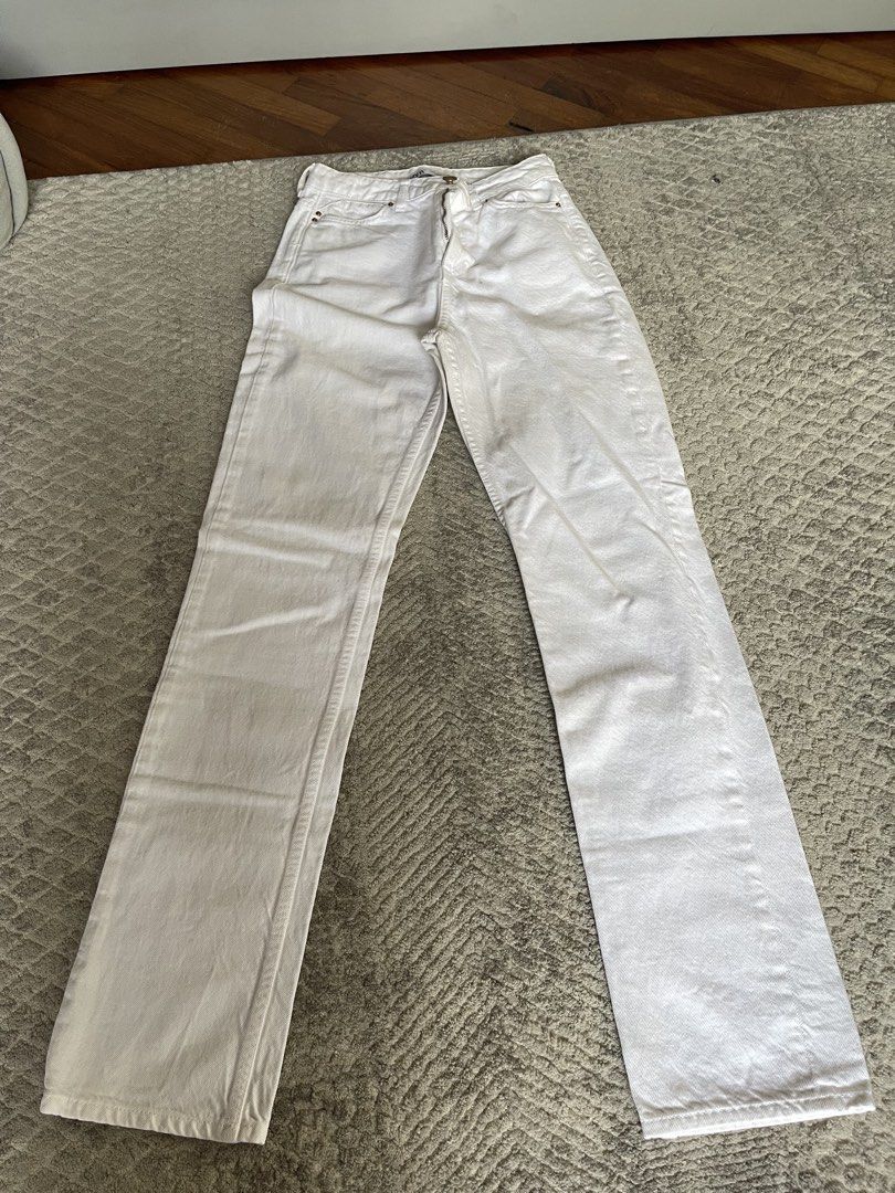 Zara White Straight Leg Jeans (Category: Jeans) located in Manila. Submitted by shoptjg (Listing ID 1449818185, Image 1). Description: .