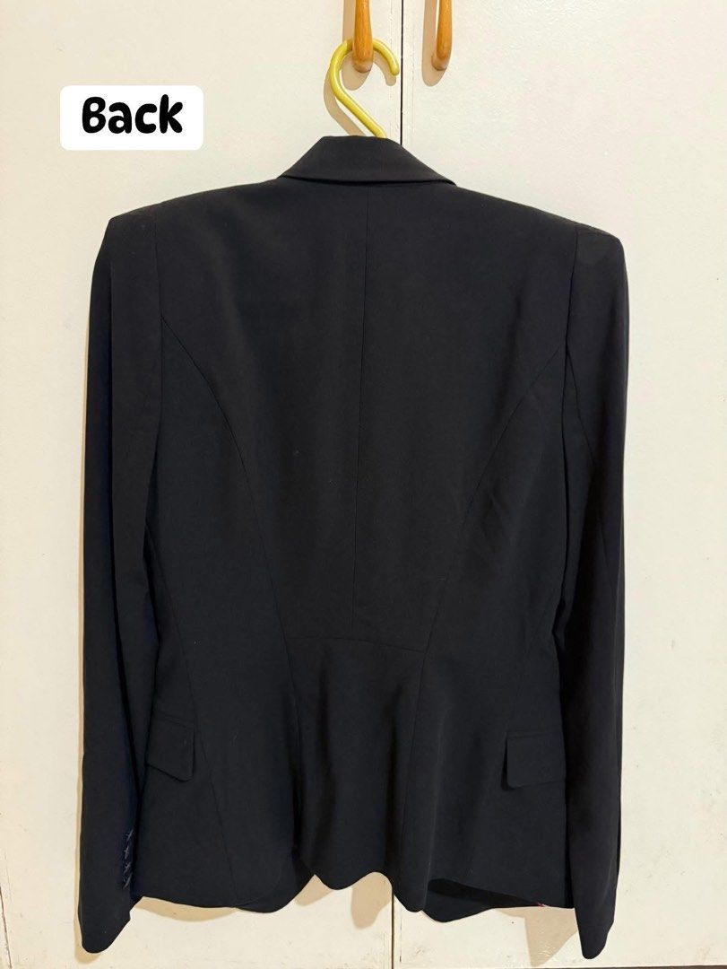 Zara Woman Black Blazer Jacket (Category: Coats, Jackets and Outerwear) located in Solana. Submitted by kxam1007 (Listing ID 1449892502, Image 2). Description: - Classic black blazer from Zara Woman - Single button closure - Two flap pockets on the front - Lined interior - Sharp and professional look - Versatile for work or dressing up an outfit - Pairs well with trousers or skirts - Size: Small.