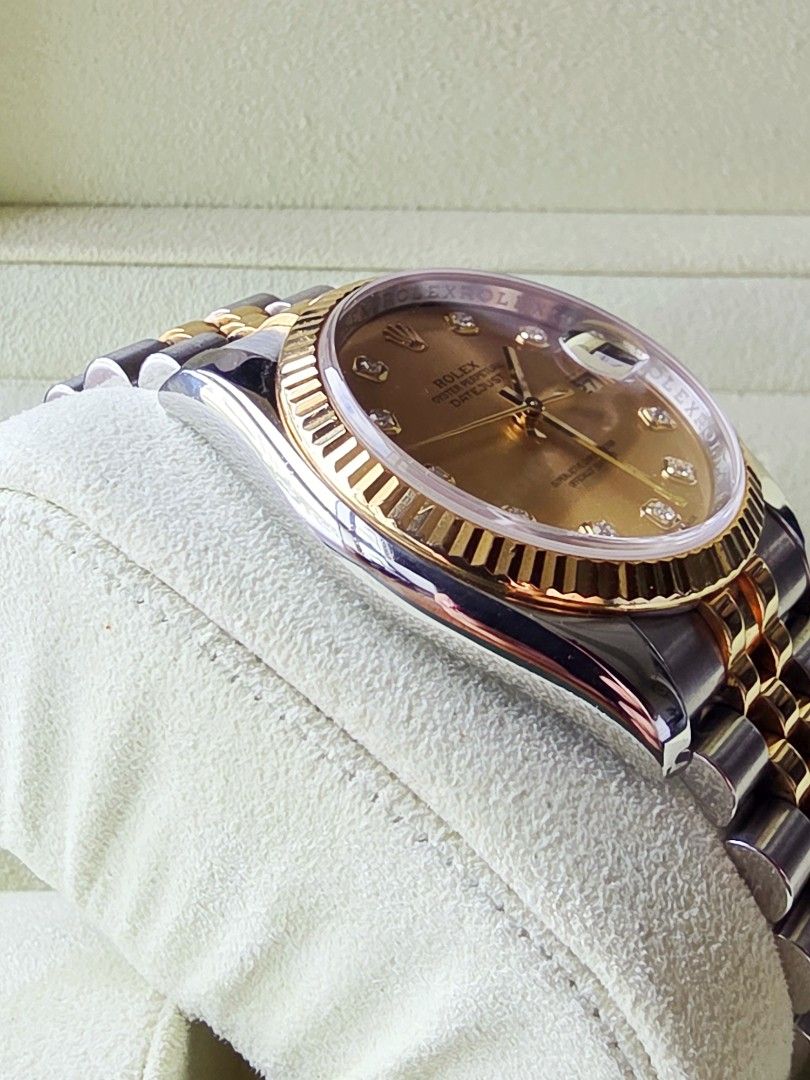 2008 Rolex Datejust 36 (116233) (Category: Luxury Watches) located in Makati City. Submitted by rvffy (Listing ID 1450070127, Image 3). Description: Rolex Datejust 36 PRICE: Php598,000 Year: 2008 Size: 36mm Model Number: 116233 Bezel: Yellow Gold Links: 22 Rolex Guarantee Card/Certificate: Yes Rolex Box: Yes Checked by: Your Time Centee (w/ receipt) PM for inquiries. 📍 One Ayala, 1 Ayala Ave cor. Edsa, Makati City #116231 #116233 #126231 #126233