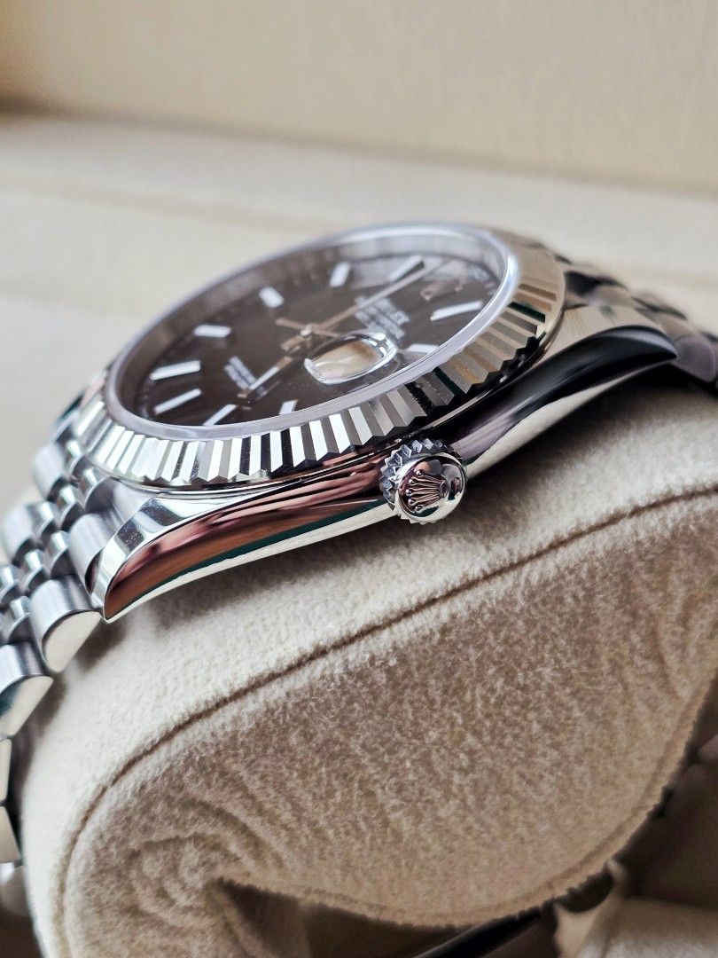 2024 Rolex Datejust 41 (Category: Luxury Watches) located in Makati City. Submitted by rvffy (Listing ID 1450062898, Image 2). Description: Rolex Datejust 41 PRICE: Php868,000 Year: 2024 Model: Datejust 41 Model Number: 126334 Links: 19 (Complete) RoIex Guarantee Card/Certificate: Yes Original Box: Yes PM for inquiries. 📍 One Ayala, 1 Ayala Ave cor. Edsa, Makati City #126300 #116300 #126200 #116200 #126334.