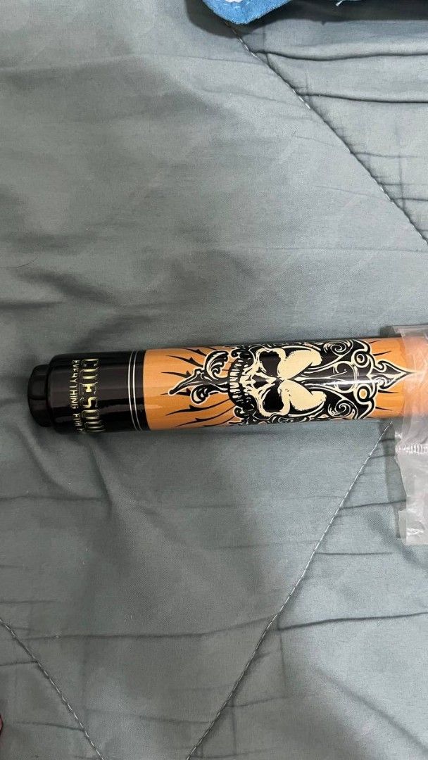 pool (Category: Billiards & Bowling) located in Shah Alam. Submitted by aaronbryan015 (Listing ID 1449989067, Image 3). Description: - 21oz pool cue stick - Unique tiger and skull design on handle - Comes with a blue carrying case - Perfect for your next game of pool - bought for rm150.