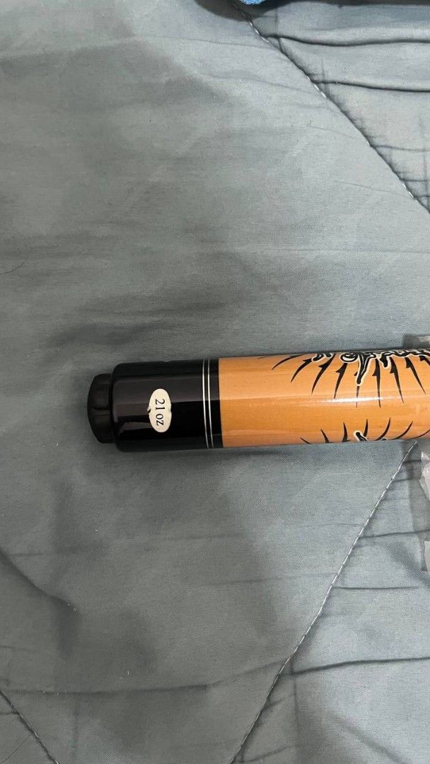 pool (Category: Billiards & Bowling) located in Shah Alam. Submitted by aaronbryan015 (Listing ID 1449989067, Image 2). Description: - 21oz pool cue stick - Unique tiger and skull design on handle - Comes with a blue carrying case - Perfect for your next game of pool - bought for rm150.