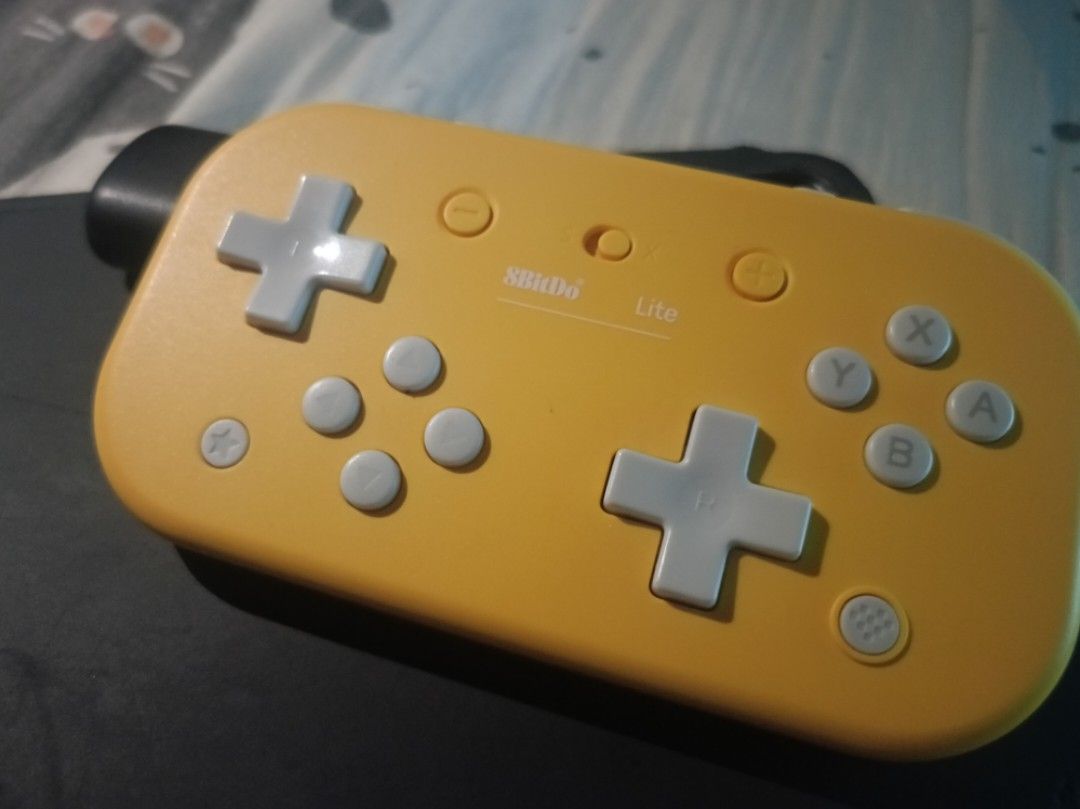 8BitDo Lite Yellow Game Controller (Category: Controllers) located in Shah Alam. Submitted by tuanmuda2337817 (Listing ID 1450109457, Image 1). Description: -8BitDo Lite SE Wireless Controller -Yellow color -button all work, l3 and r3 is hard to press but work - Selling because got lite 2, better button. -can Bluetooth and type c connection directly nego tipis, as is .
