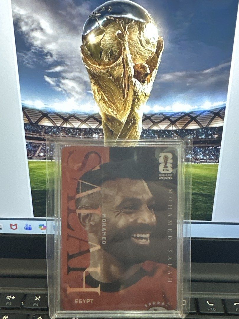 地獄級難中 超大比例 36盒出1張 世界杯 埃及法老 Salah 傳奇卡 帶編 195/199 - Panini World Cup Official Trading Card (Ultra 貴版） （分類：原色卡片）位於 Hong Kong。 由 dickysiu1689 提交（商品編號 1450028430，圖片 1）。簡介： 地獄級難中 超大比例 36盒出1張 世界杯 埃及法老 Salah 傳奇卡 帶編 195/199 - Panini World Cup Official Trading Card (Ultra 貴版） 1:360 包 （1包$70）黑盒厚卡 此卡有別紅盒紙卡 用PVC厚料制更具價值 隨拍會送卡膜 卡夾 加許願球隊送你多幾張卡 歡迎DM。