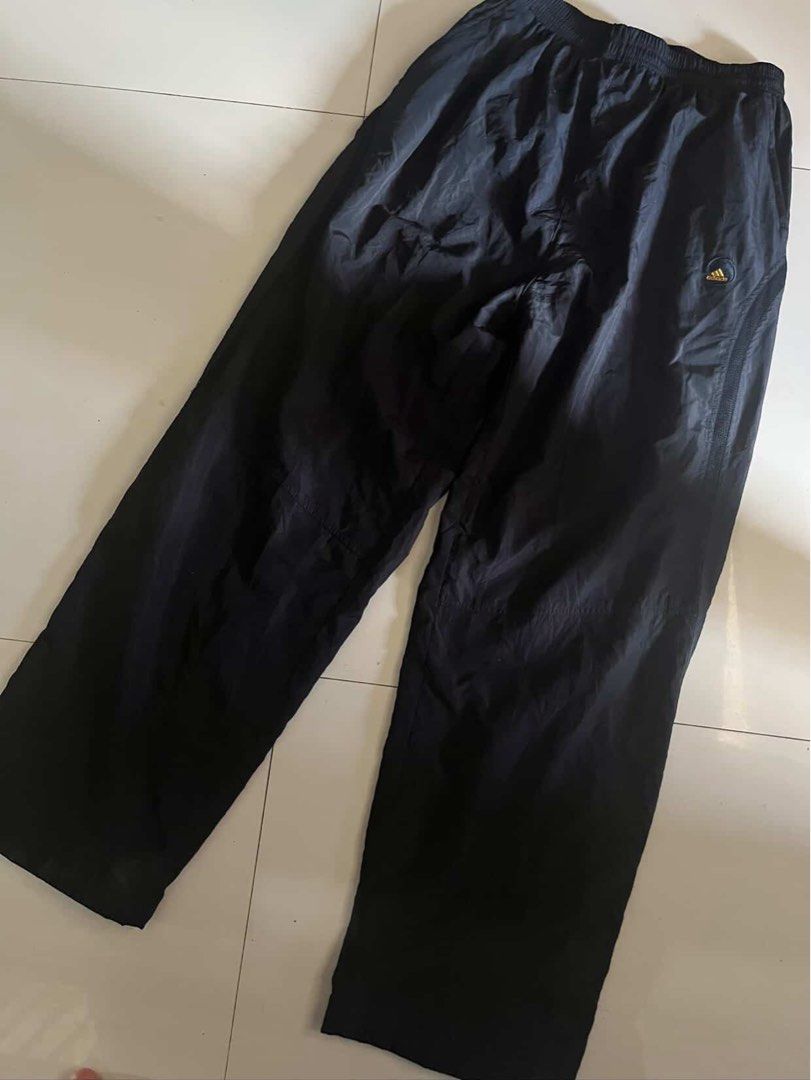 Adidas Baggy Track Pants (Category: Jeans) located in Santa Ana. Submitted by rlave (Listing ID 1449989283, Image 1). Description: Preloved Adidas baggy track pants, featuring a breathable mesh inner lining for added comfort and airflow. Classic Adidas 3-Stripes branding, relaxed baggy fit, elastic waistband — great for training, streetwear looks, or everyday casual wear. Item is in good preloved condition (see photos for actual item, including c