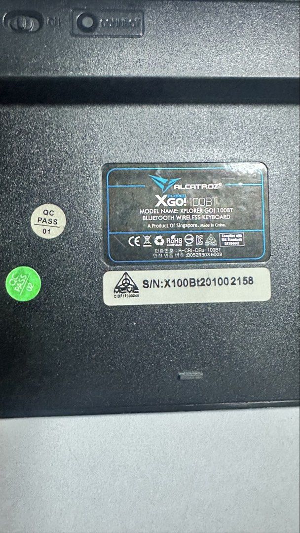 Alcatroz Xplorer GO1 100BT Bluetooth Wireless Keyboard (Category: Computer Keyboard) located in Cainta. Submitted by margtu (Listing ID 1450087467, Image 3). Description: - Alcatroz Xplorer GO1 100BT Bluetooth Wireless Keyboard - Connects wirelessly via Bluetooth - Powered by 2x AAA batteries (batteries not included) - Features an On/Off switch and Connect button - Compact and portable design - Compatible with Windows and Android devices Honest i
