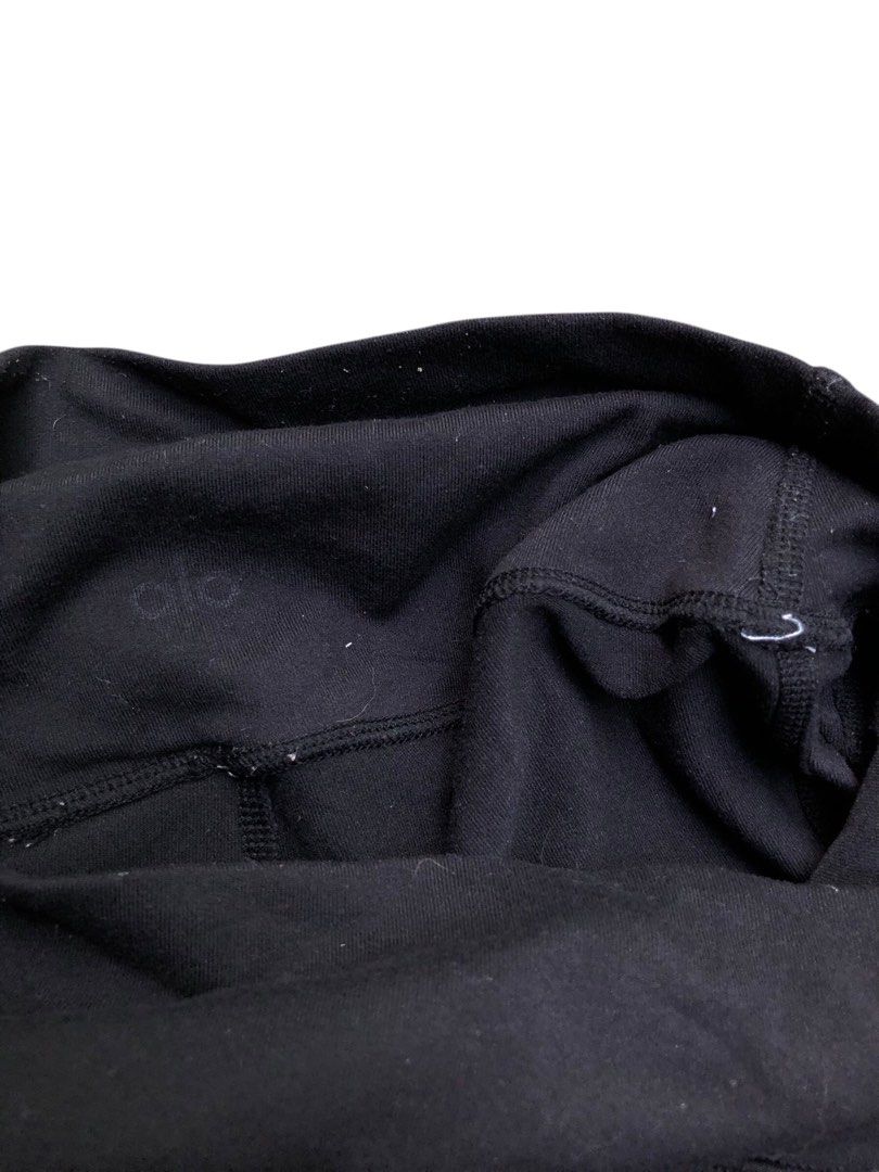 alo yoga pants (Category: Other Bottoms) located in Manila. Submitted by zethfromm4dw0rld (Listing ID 1450135139, Image 3). Description: alo 26-30 waistline 37 length Laspiñas loc unli vc with item pm if interested📥.