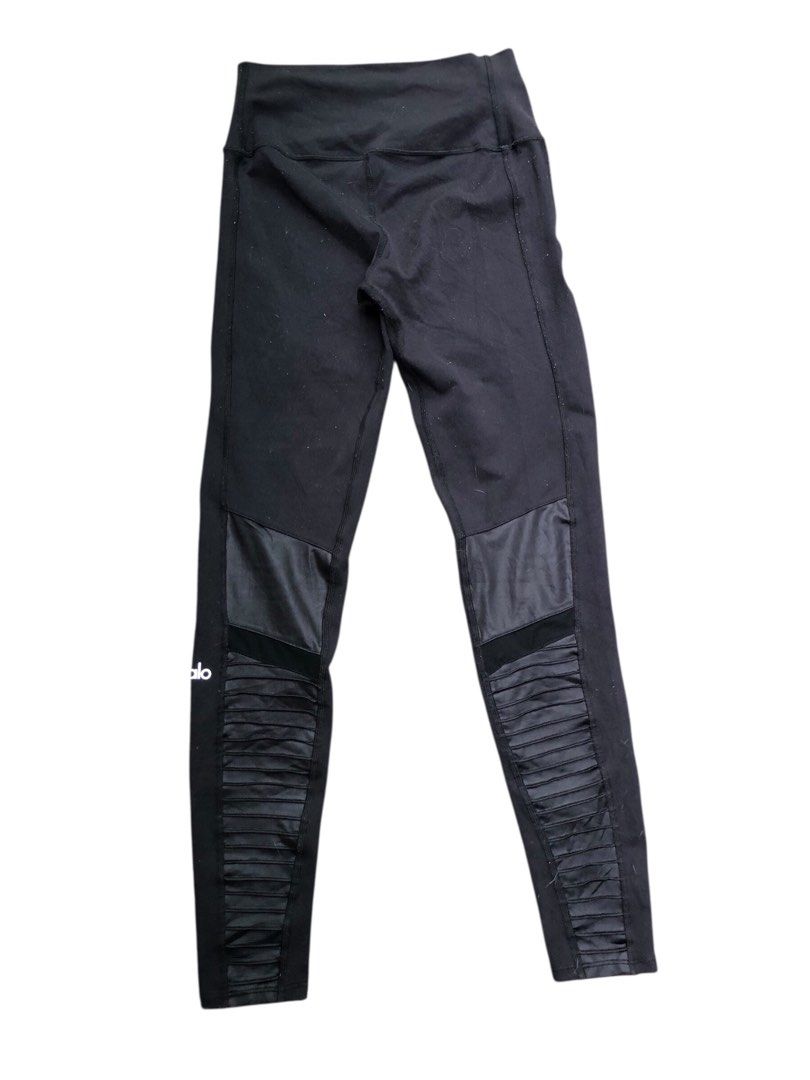 alo yoga pants (Category: Other Bottoms) located in Manila. Submitted by zethfromm4dw0rld (Listing ID 1450135139, Image 2). Description: alo 26-30 waistline 37 length Laspiñas loc unli vc with item pm if interested📥.