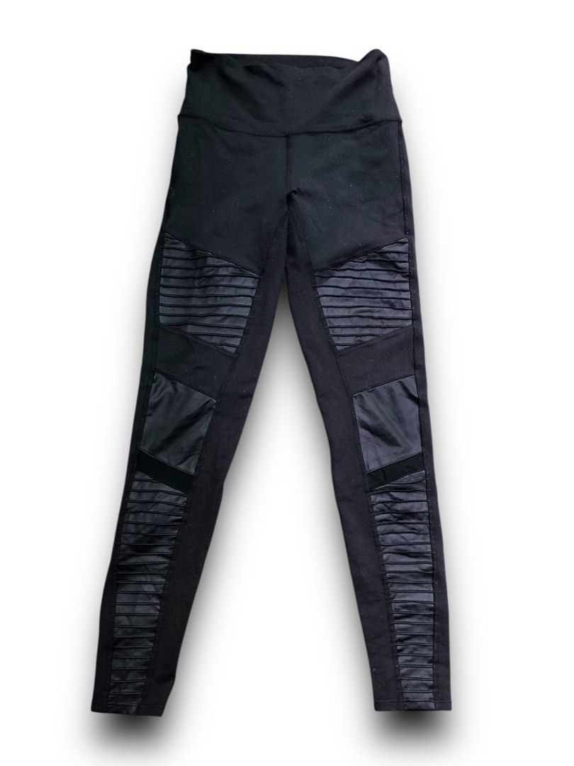 alo yoga pants (Category: Other Bottoms) located in Manila. Submitted by zethfromm4dw0rld (Listing ID 1450135139, Image 1). Description: alo 26-30 waistline 37 length Laspiñas loc unli vc with item pm if interested📥.