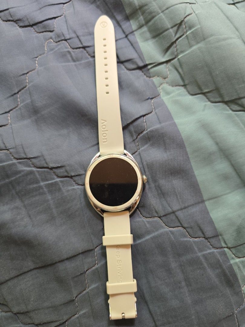 Aolon Nova Smartwatch with White Strap (Category: Wearables & Smart Watches) located in Balamban. Submitted by macabebe (Listing ID 1449976114, Image 1). Description: - Brand: Aolon Smartwatch - Color: white silver watch face with white strap - Shape: Round - Features: Tracks your day - Condition: Works well bought at orange app RFS: school does not allow smartwatch will go back to manual watch.