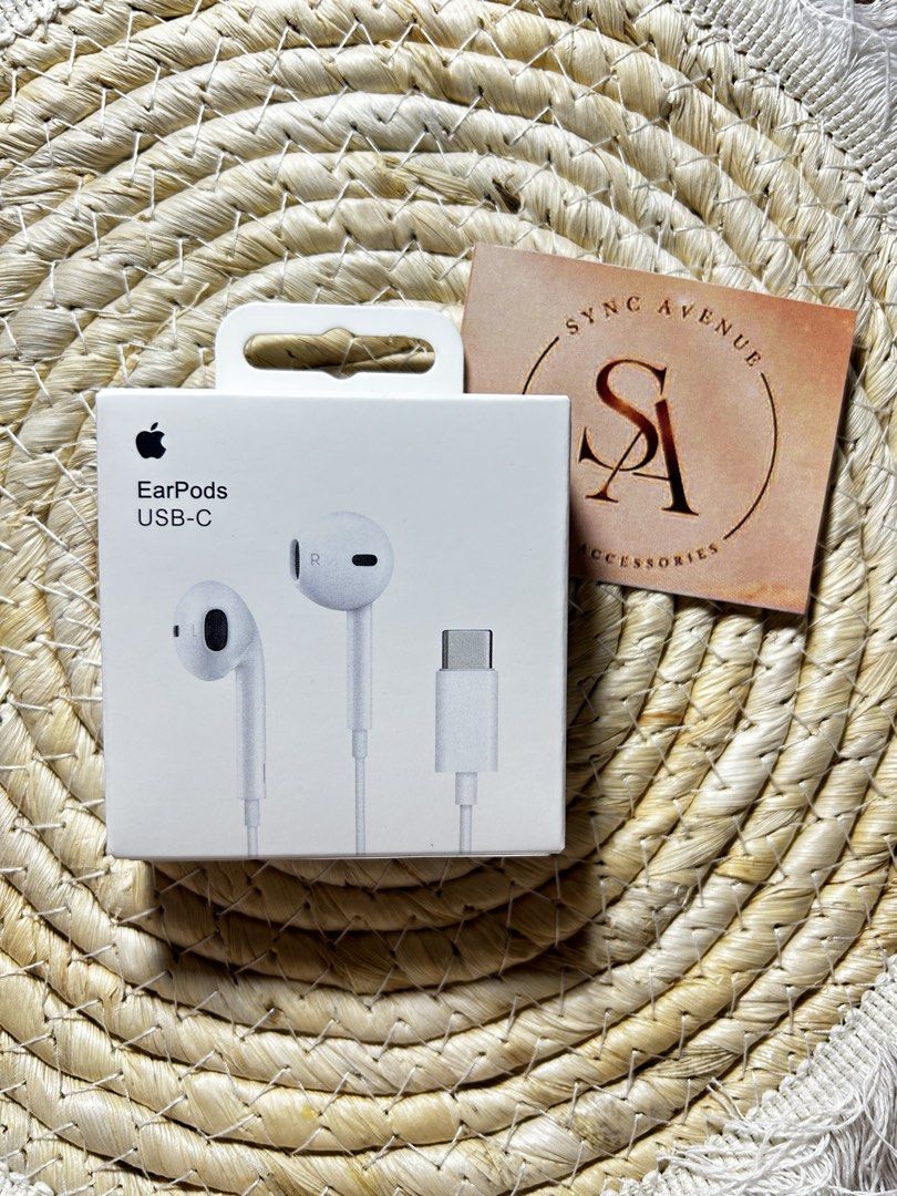 Apple EarPods — Lightning / USB‑C Connector | Sealed Complete Set (Category: Headphones & Headsets) located in Manila. Submitted by syncavenue (Listing ID 1450131838, Image 2). Description: ✅ Brand new, factory sealed packaging ✅ Choose your preferred connector: • Lightning: Works with iPhone 7 up to 14 series, Lightning‑port iPads • USB‑C: Works with iPhone 15/16 series, USB‑C iPads, Mac, and other USB‑C devices ✅ Built‑in microphone and inline 