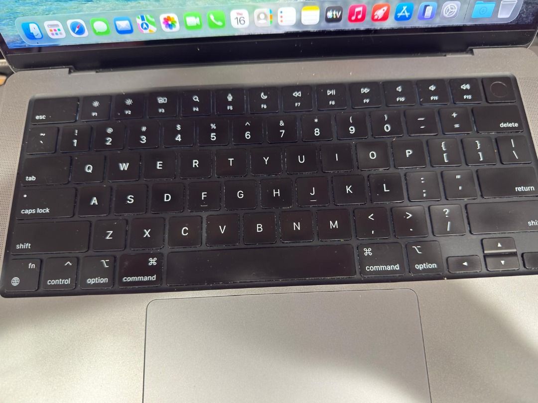 Apple MacBook Pro 14-inch M3511072137695744005