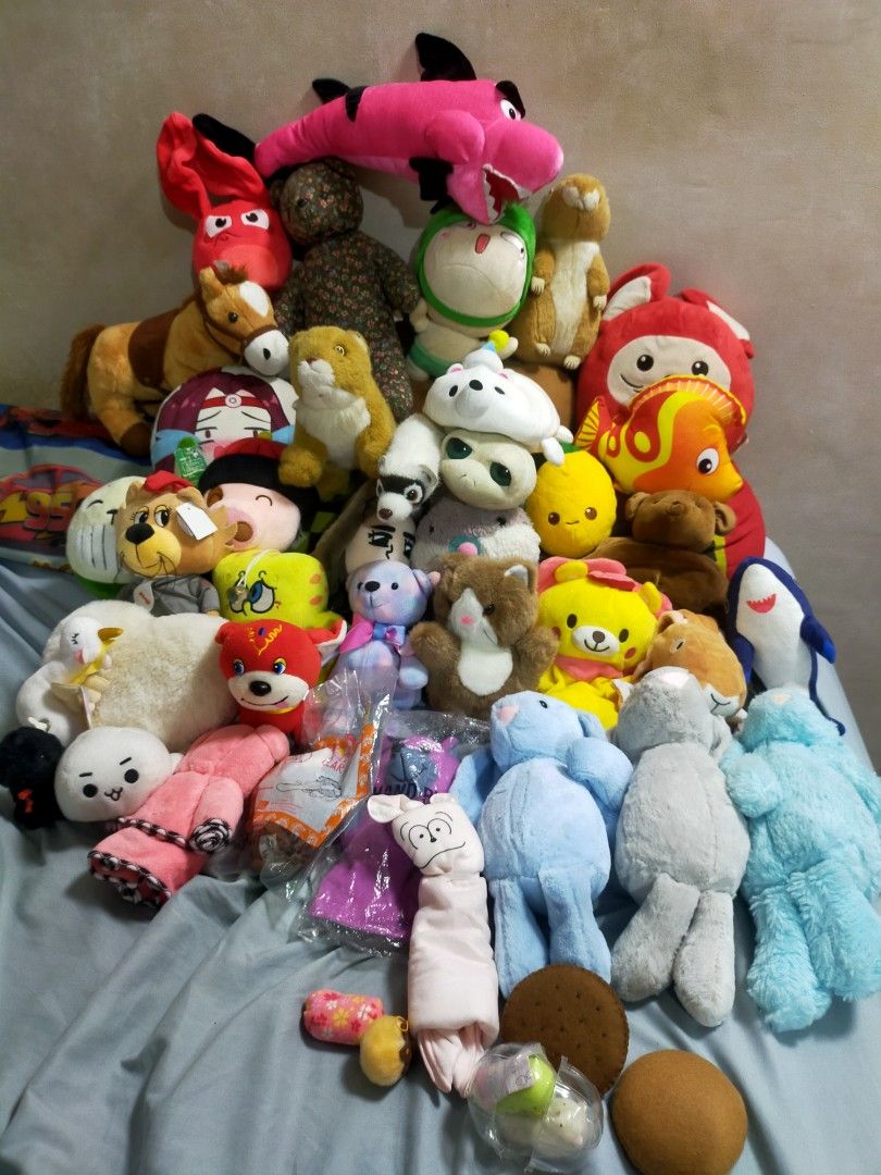 Assorted Plush Toys - Stuffed Animals, Hand Puppets, and More! (Category: Plushies & Soft Toys) located in Las Pinas. Submitted by rosedylan (Listing ID 1450015607, Image 1). Description: FS plushies needs wash, preloved please manage your expectations! buyer will shoulder the shipping fee! may also visit our FB page: Rosedylan pfp: (Rosedylan471) Price range:₱ 20 - ₱40 (prices are indicated in the photos) MoP: Gcash MoD: J&T Loc: Las Piñas City.