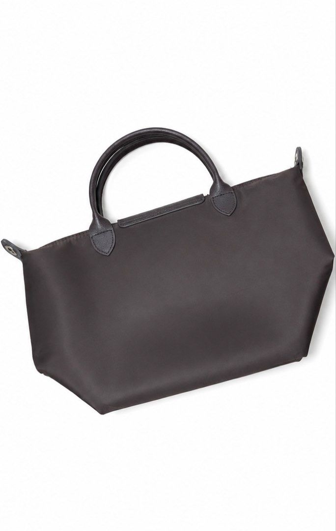 Authentic Longchamp Modele Depose Brown (Category: Luxury Bags & Wallets) located in Bulacan. Submitted by erinbtrc (Listing ID 1450041258, Image 2). Description: 9.5/10 Condition Color Brown Authentic Comes with a Strap Minor flaws only (Zipper fading) Can do Same Day Delivery (Lalamove) along Metro Manila or J&T Delivery.