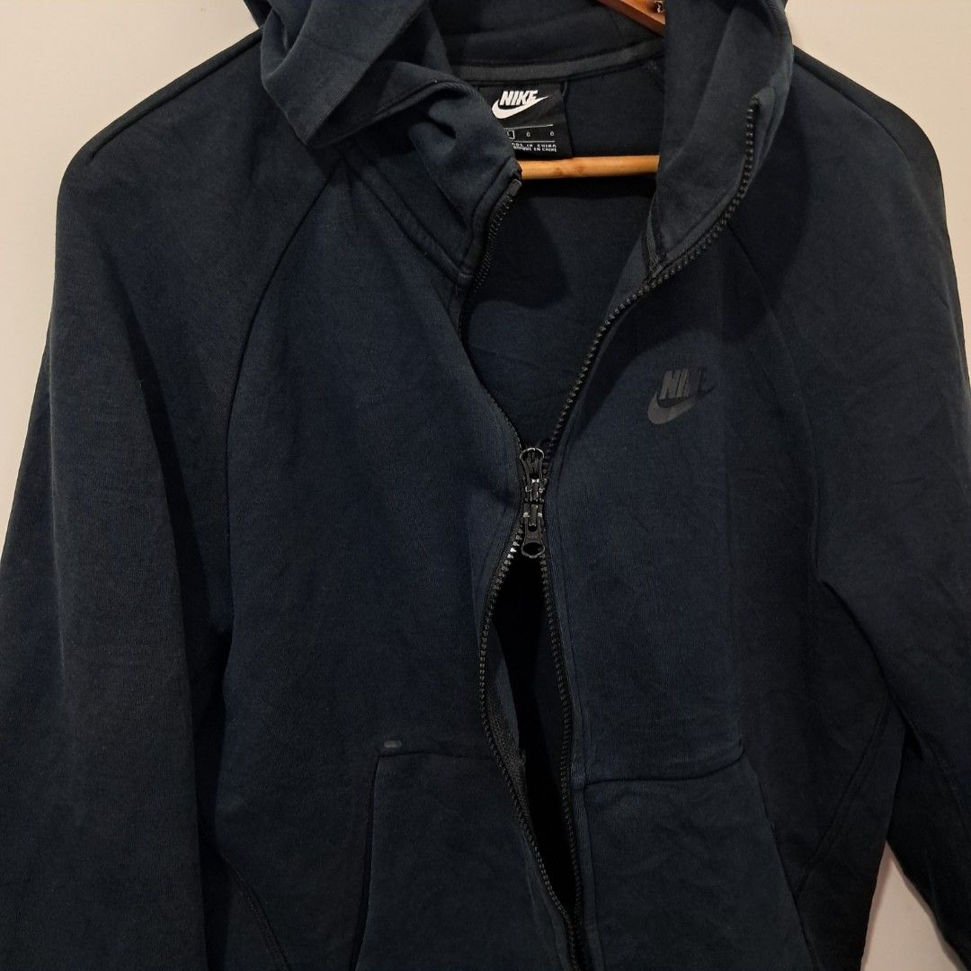 Authentic Nike Tech Fleece Full Zip Hoodie Size L (Category: Coats, Jackets and Outerwear) located in Caloocan City. Submitted by zwolf1 (Listing ID 1449993174, Image 3). Description: - Nike Tech Fleece Hoodie - Full zip closure - 2 side Pockets - Size: Large (L on tag ) -W20x26L - Perfect for everyday wear or workouts - Comfortable and stylish design complete tags NO MAJOR ISSUE.