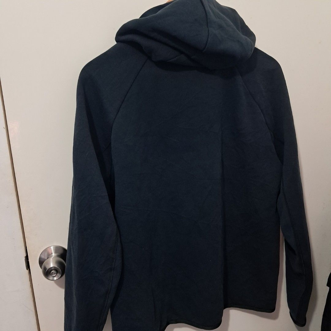 Authentic Nike Tech Fleece Full Zip Hoodie Size L (Category: Coats, Jackets and Outerwear) located in Caloocan City. Submitted by zwolf1 (Listing ID 1449993174, Image 2). Description: - Nike Tech Fleece Hoodie - Full zip closure - 2 side Pockets - Size: Large (L on tag ) -W20x26L - Perfect for everyday wear or workouts - Comfortable and stylish design complete tags NO MAJOR ISSUE.
