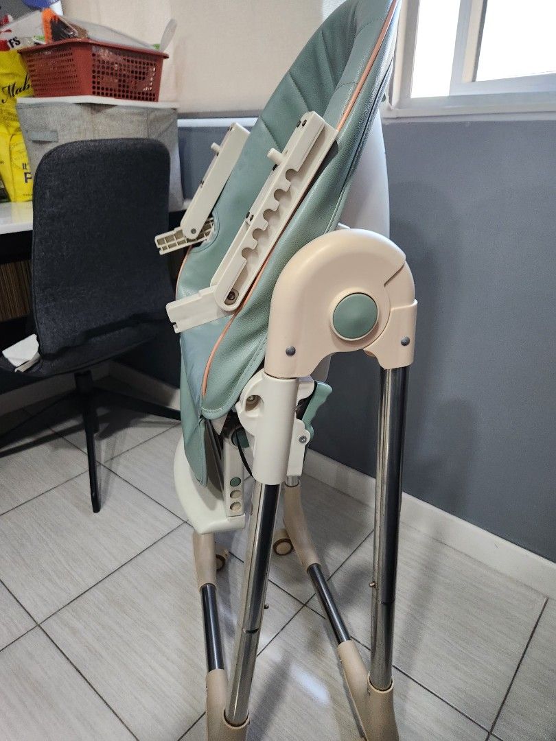 Baby Feeding High Chair (Category: Baby High Chairs) located in Makati City. Submitted by jstreasuredfinds (Listing ID 1450062663, Image 2). Description: .