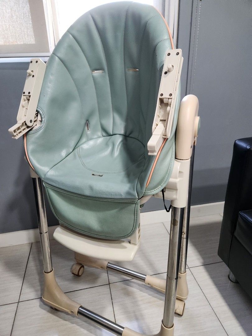 Baby Feeding High Chair (Category: Baby High Chairs) located in Makati City. Submitted by jstreasuredfinds (Listing ID 1450062663, Image 1). Description: .