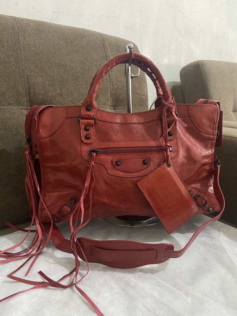 Balenciaga city reguler (Kategori: Tas & Dompet) berada di Kabanjahe. Dikirim oleh ikabagslouvre (ID iklan 1450080719, Gambar 1). Deskripsi: Kondisi seperti di foto Ngga ada minus Harga net.