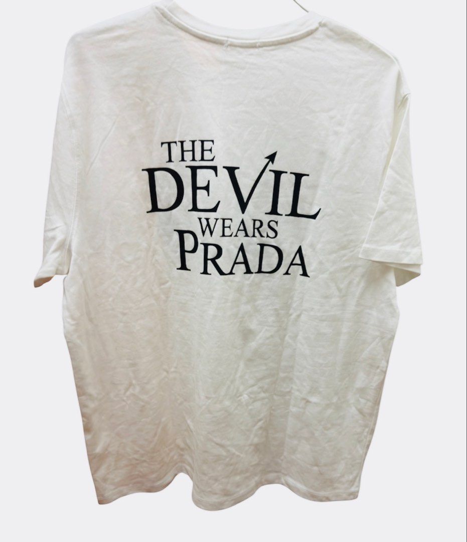 BERSHKA （分類：T-shirt）位於 Hong Kong。 由 lhen_keep 提交（商品編號 1449955939，圖片 3）。簡介： Fits medium-large。