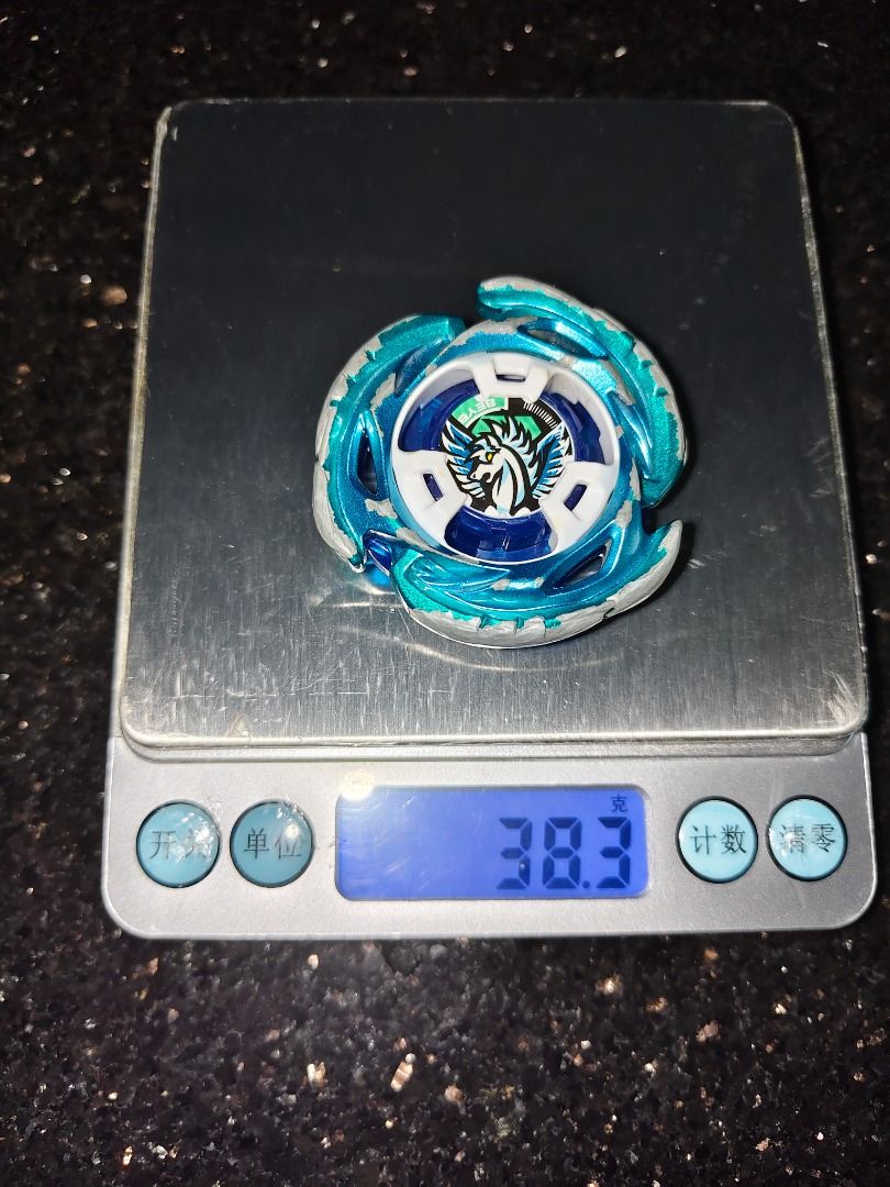 Beyblade X 實戰成色藍空力天馬 （分類：動作及對戰玩具）位於 Hong Kong。 由 nameless12014 提交（商品編號 1450099362，圖片 2）。簡介： 僅上蓋，較高重量，有明顯使用痕跡，可面交/順豐到付，歡迎自行出價。