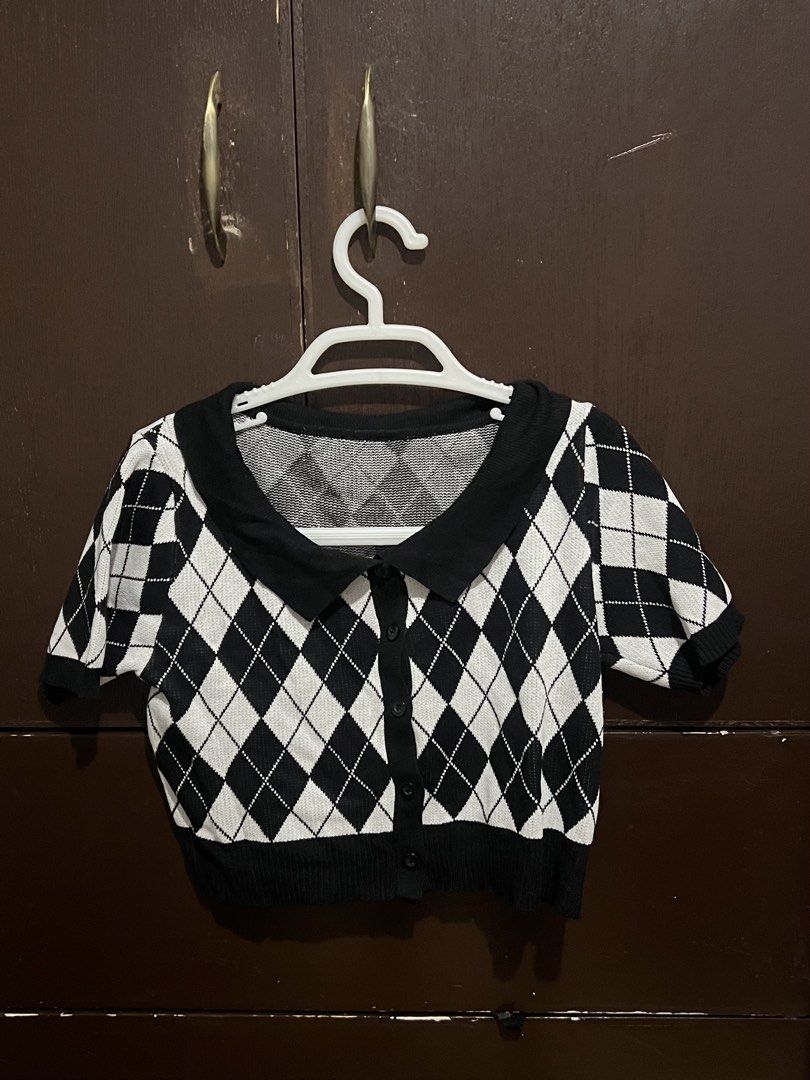 Black and White Argyle Knit Cropped Top with Collar (Category: Coats, Jackets and Outerwear) located in Batangas. Submitted by k8declutters (Listing ID 1450047609, Image 1). Description: - Cute cropped cardigan top - Classic argyle pattern - Black collar and button-up front.