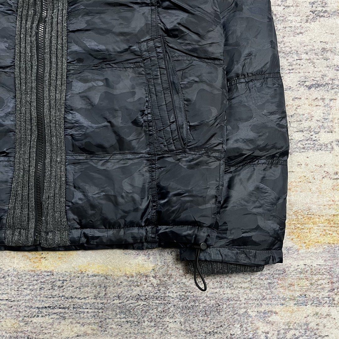 Blue standard camouflage puffer jacket (Kategori: Baju Luaran) berada di Bandung. Dikirim oleh dirtysecondclub (ID iklan 1449977499, Gambar 2). Deskripsi: Blue standard camouflage puffer jacket Size M 68x55 Very good condition Price 140k Belum termasuk ongkos kirim.