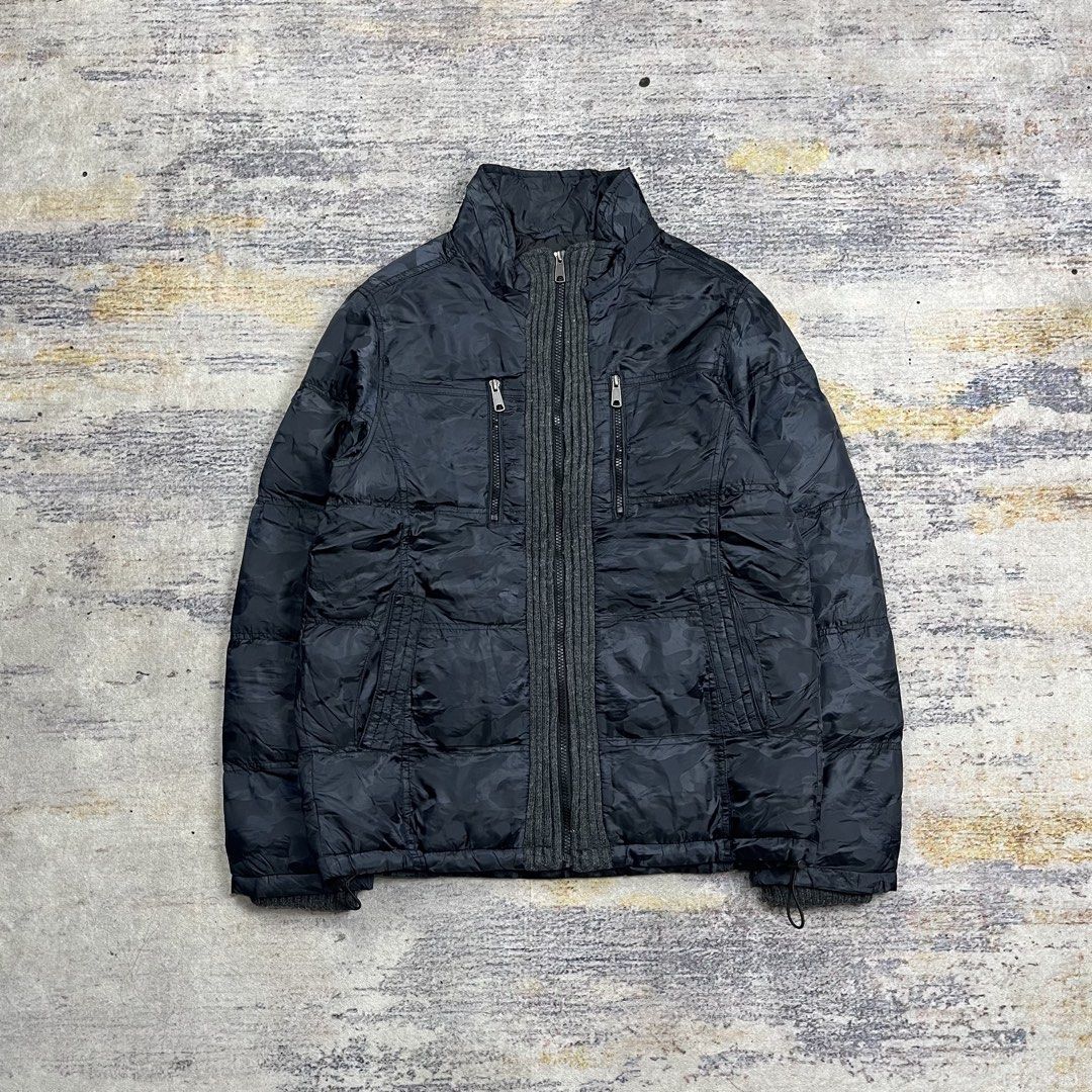 Blue standard camouflage puffer jacket (Kategori: Baju Luaran) berada di Bandung. Dikirim oleh dirtysecondclub (ID iklan 1449977499, Gambar 1). Deskripsi: Blue standard camouflage puffer jacket Size M 68x55 Very good condition Price 140k Belum termasuk ongkos kirim.
