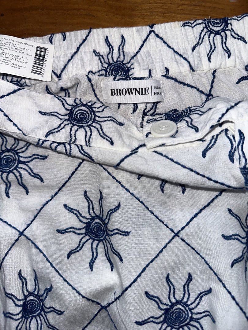 Brownie White Sun Print Linen Pants (Category: Other Bottoms) located in Makati City. Submitted by whosjoedaddy (Listing ID 1450026231, Image 2). Description: - White pants with a charming all-over blue sun print. - Features a comfortable elastic waistband with a button and zipper closure. - Convenient back pockets for essentials. - Made from lightweight material, perfect for staying cool. - Offers a comfortable fit, ideal for lounging or casual 