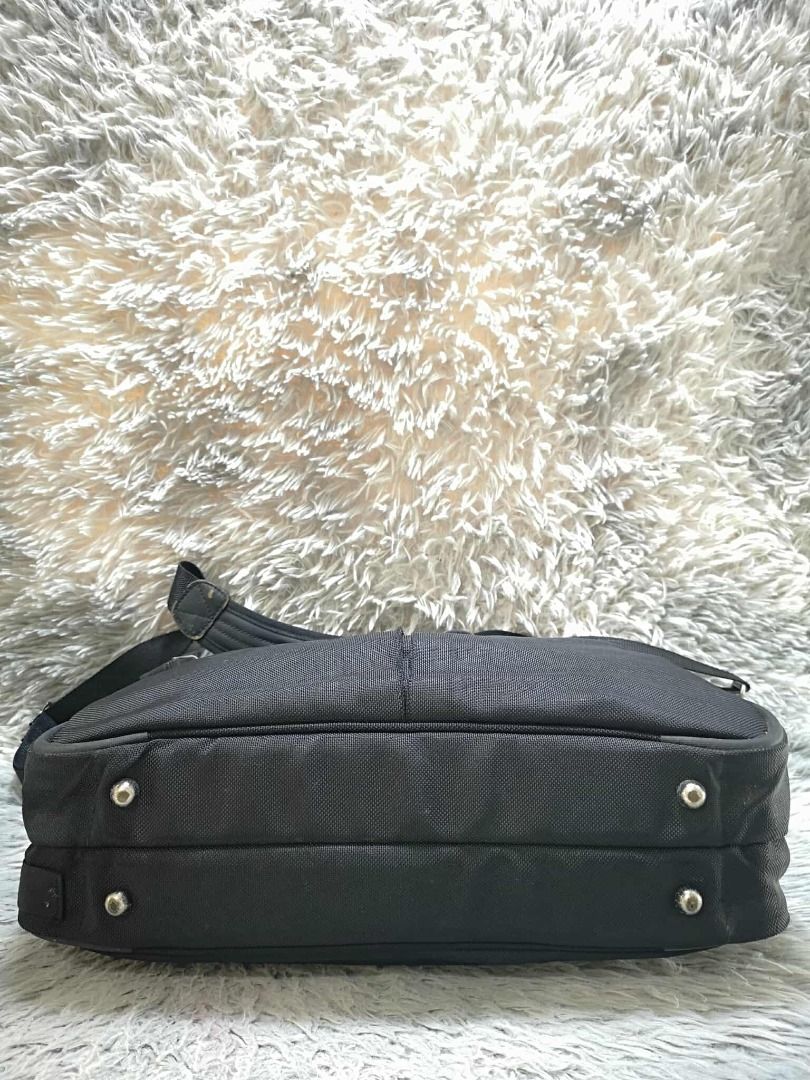 Built In Organizer Laptop Bag (Category: Laptop Bags & Sleeves) located in Santa Cruz. Submitted by jmy_surplus.2 (Listing ID 1450030399, Image 2). Description: Size ; L - 14 W - 18 Color ; black Type ; Laptop Bag Brand ; No Brand Material ; Nylon Style ; Black Laptop Bag LR 166 JMY 1 Batch #212.