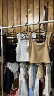 (Category: ) located in . Submitted by dainty.hercloset (Listing ID 1449960235, Image 1). Description: .