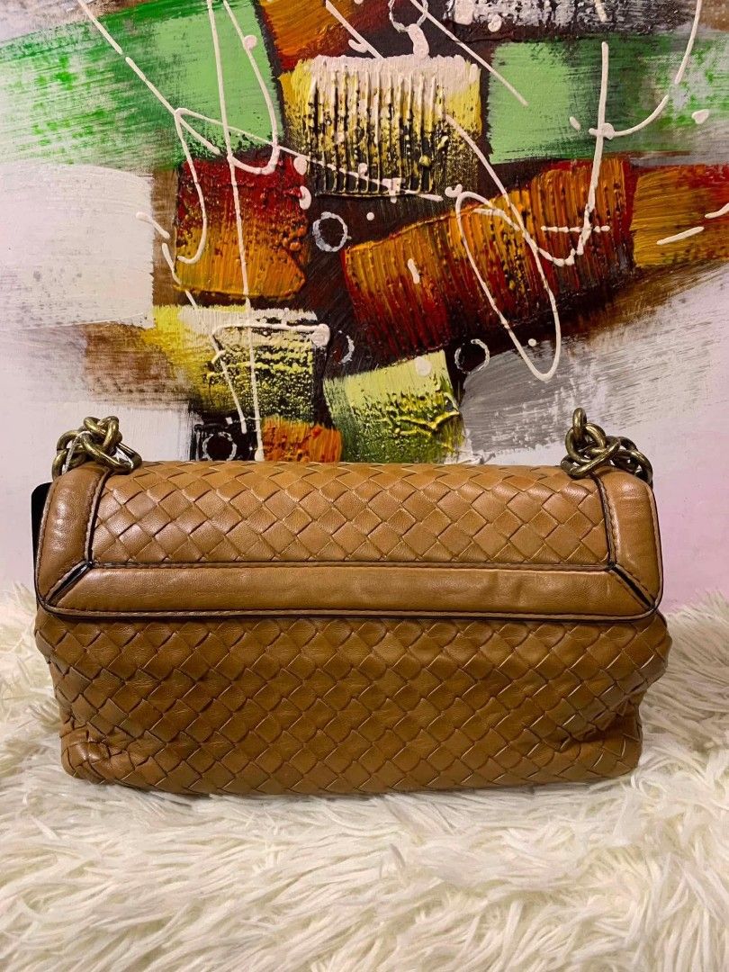 BV Leather flap (Category: Luxury Bags & Wallets) located in Manila. Submitted by rangya (Listing ID 1450060938, Image 3). Description: BOTTEGA VENETA FLAP ANTIQUE /VINTAGE GUARANTEED ORIGINAL jm .